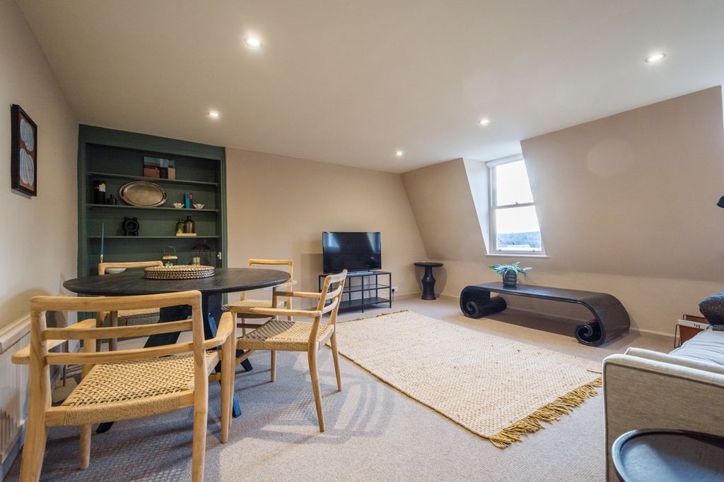 2 bed flat to rentGay Street, Bath BA1