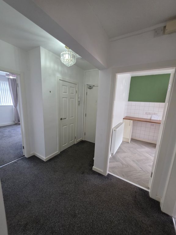 Additional image 2 of 2 bed flat to rentAlbert Drive, Deganwy LL31