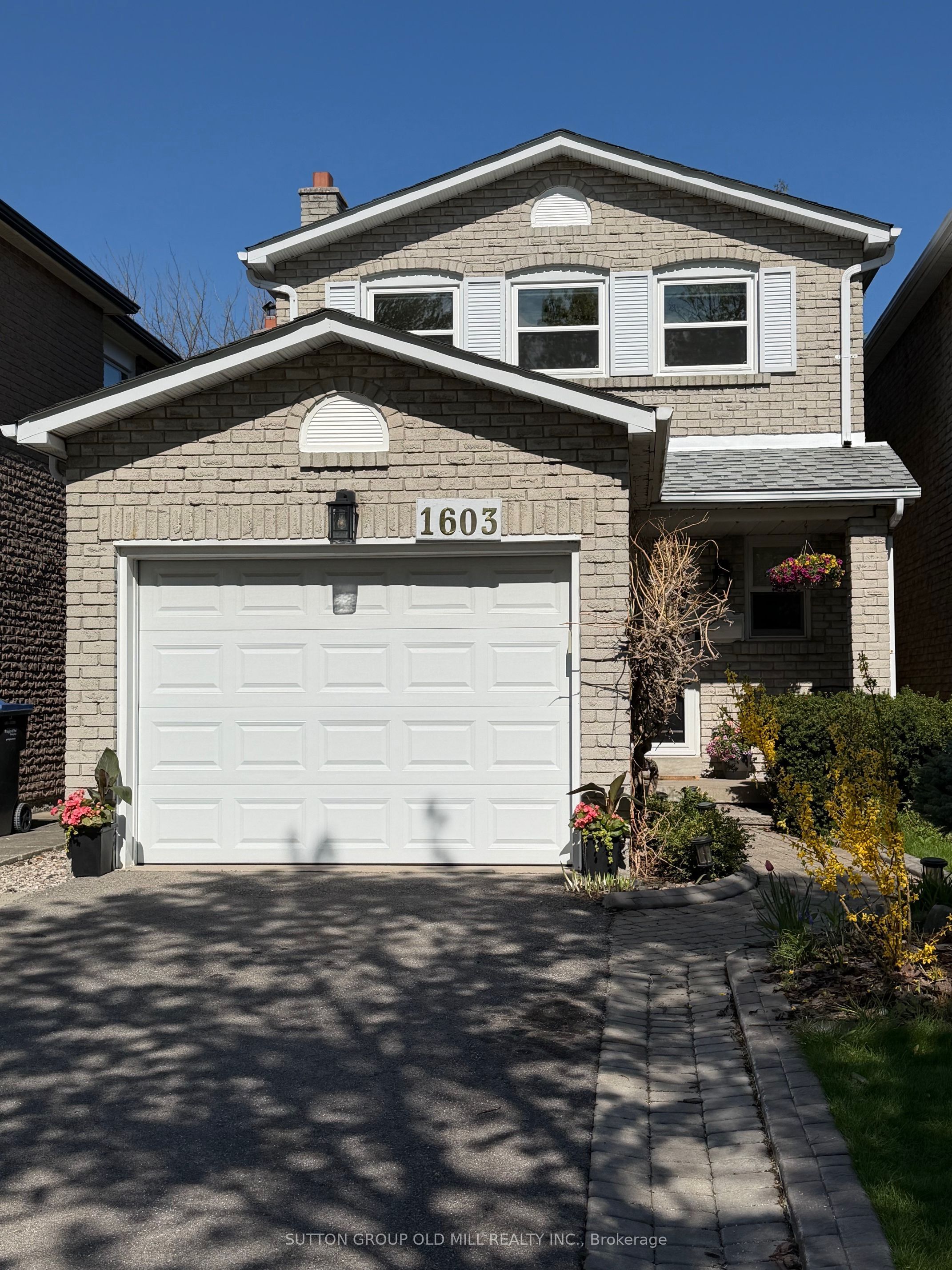 1603 Dewberry Crescent, Mississauga, ON, L4W 3B6