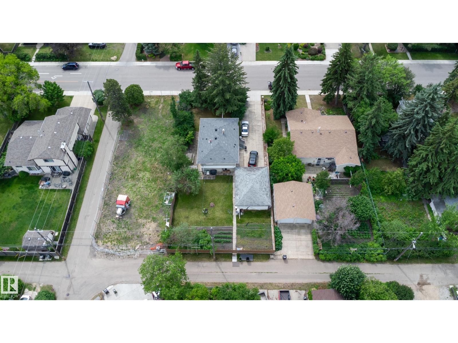 8316 73 Avenue NW, Edmonton, AB, T6C0E2