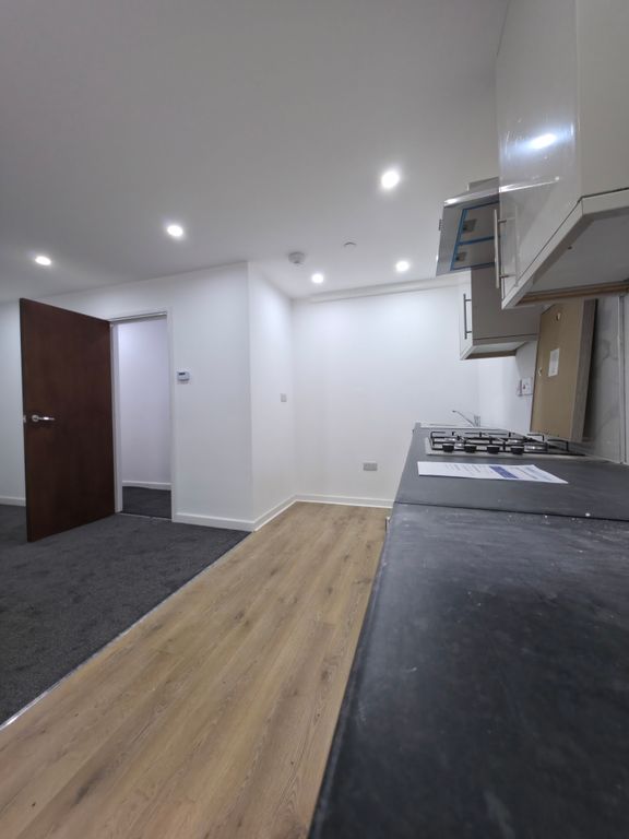 3 bed flat to rent52 Ystrad Road, Pentre CF41