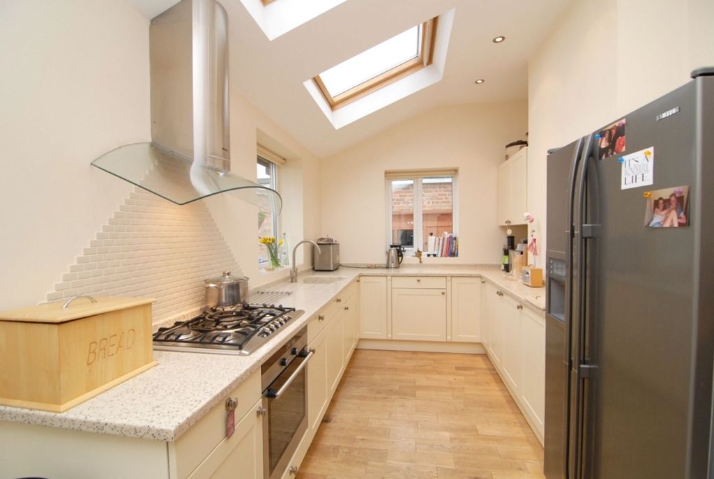 Additional image 4 of 4 bed detached house to rentWest End Avenue, Harrogate HG2