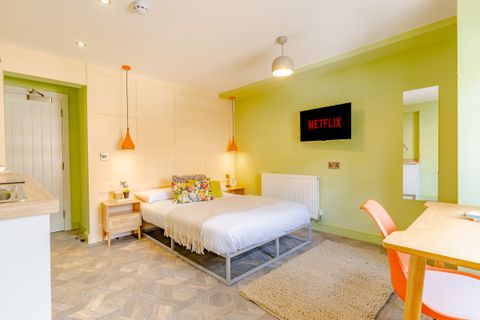 Room 5, Swinburne Street DE1, Studio to rent