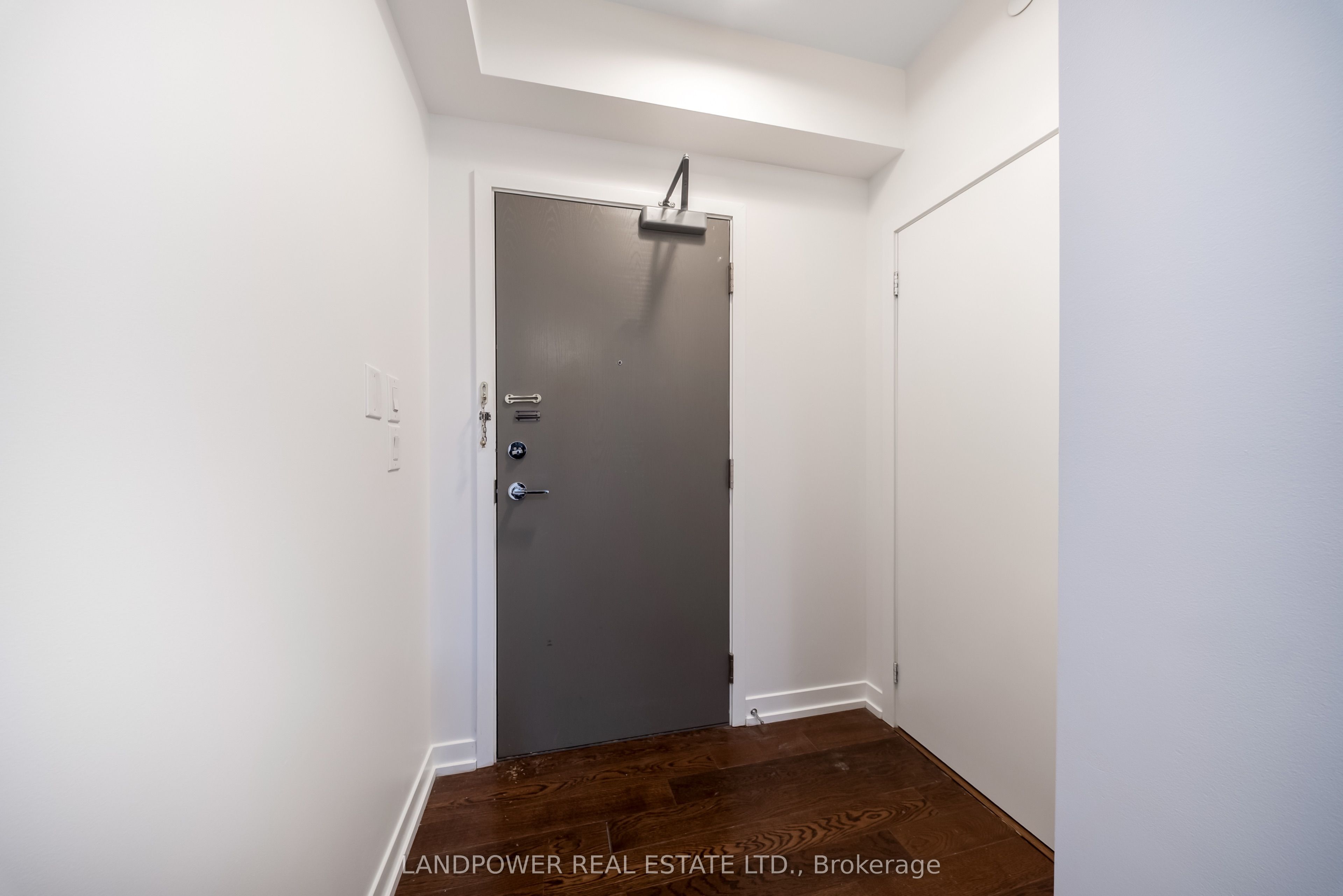 2811-21 Widmer Street, Toronto, ON, M5V 2E8 photo 3