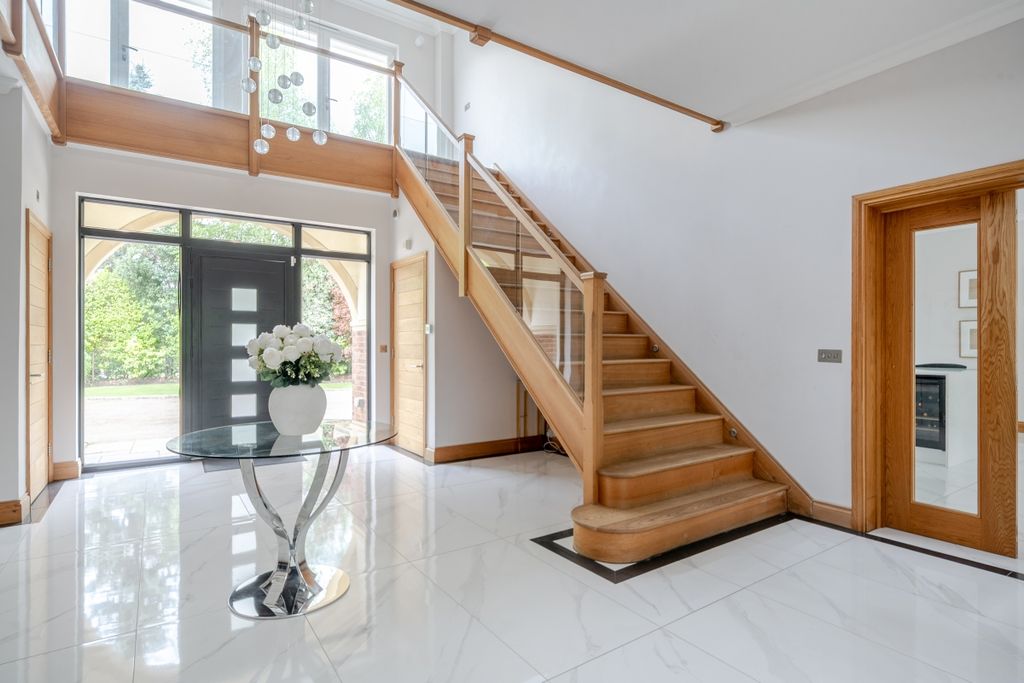 Additional image 5 of 6 bed detached house to rentPenn Road, Knotty Green, Beaconsfield HP9