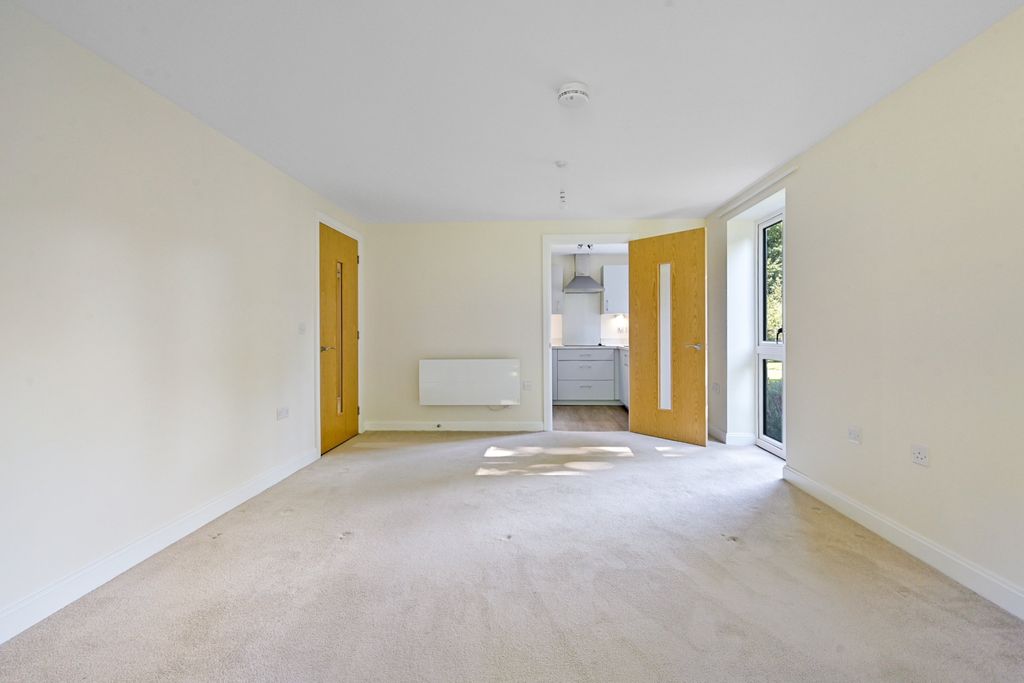 2 bed flat to rentBingley BD16 photo 4