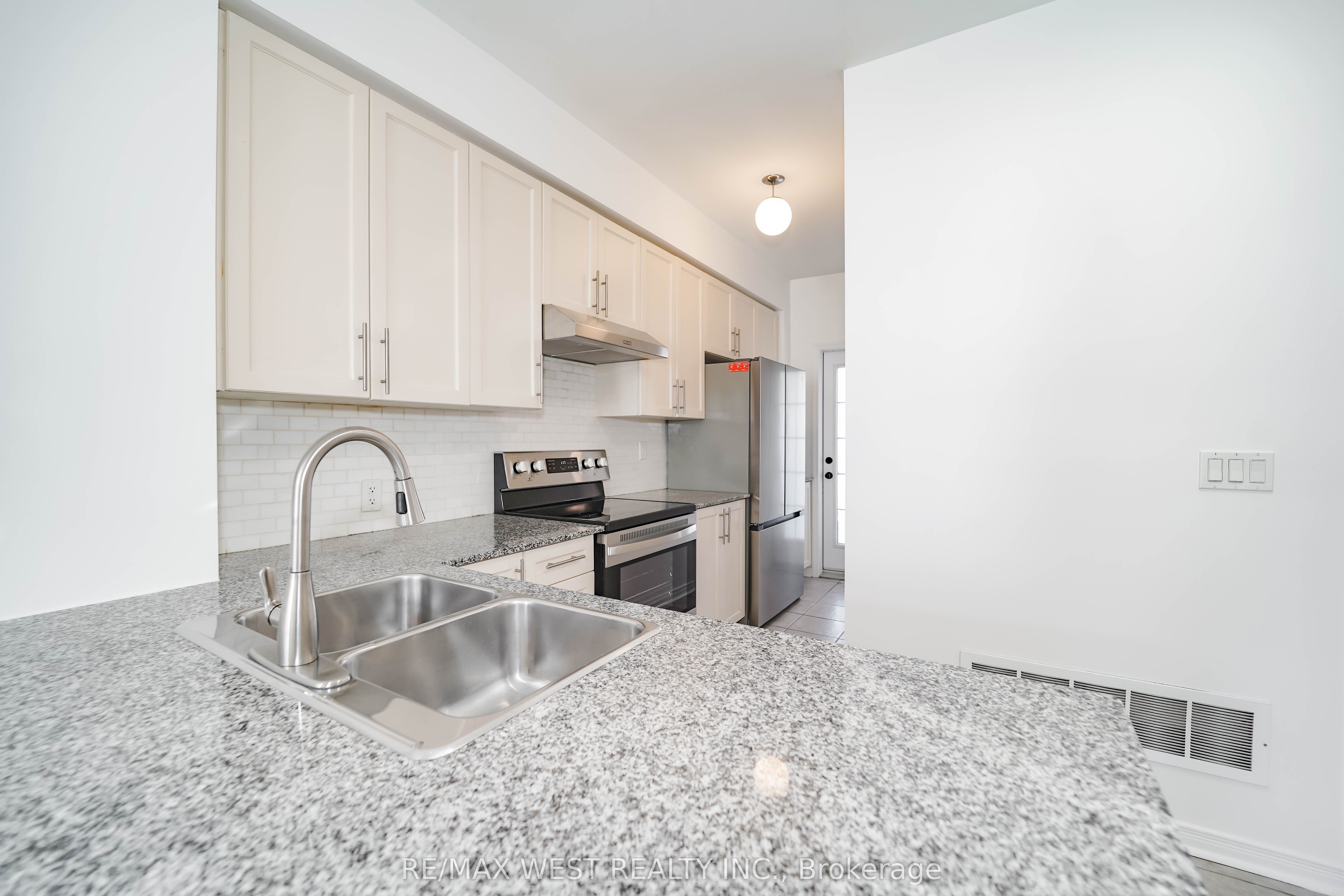 Additional image 3 of 49-11 Island Road, Toronto, ON, M1C 2P5