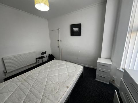 Room 2, 84 Olivia Street L20, Room to rent