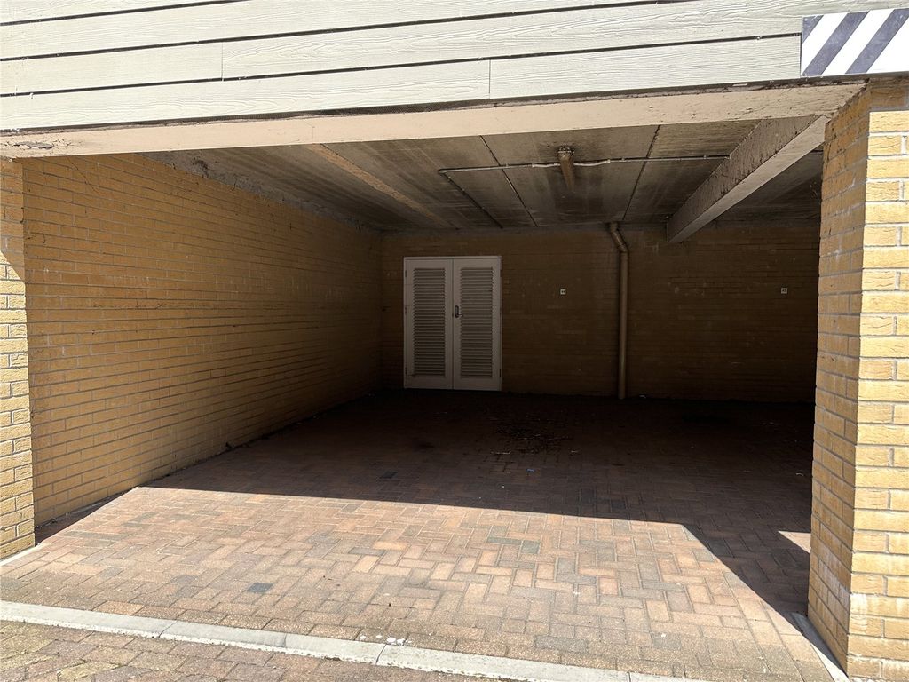 Additional image 10 of 2 bed flat to rentFirepool Crescent, Taunton, Somerset TA1