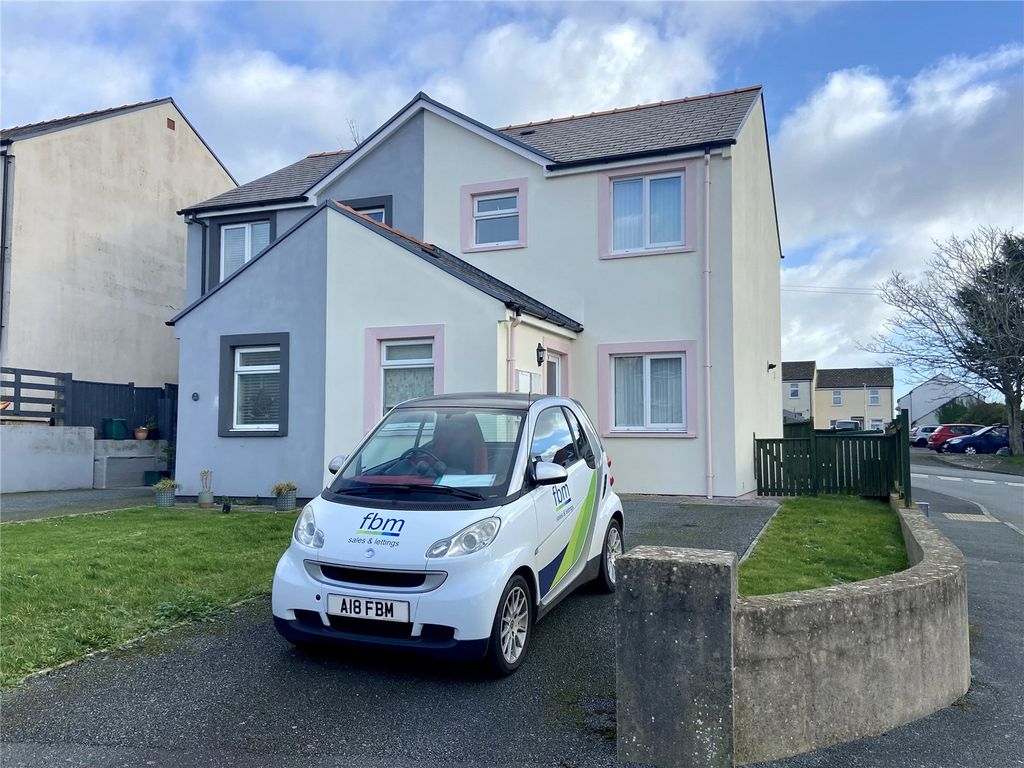 Semi-detached house to rentRidgeview Close, Pennar, Pembroke Dock SA72