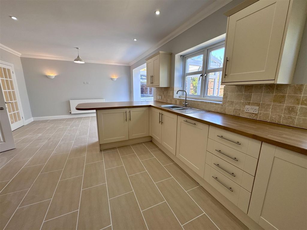 Additional image 11 of 6 bed detached house to rentWalnut Tree House, Caerwent, Caldicot NP26
