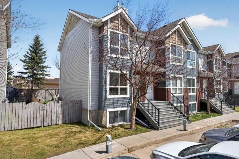 Additional image 8 of 32 Erin Woods Court SE, Calgary, AB, T2B 3V6
