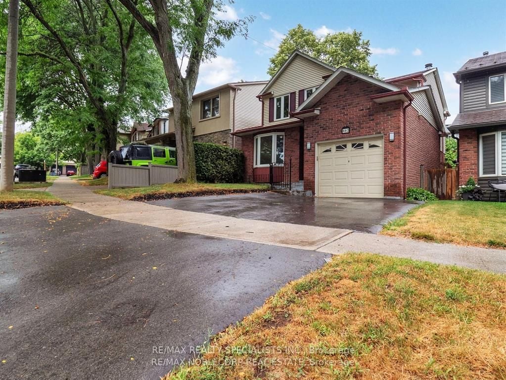 892 Sweetwater Crescent, Mississauga, ON, L5H 4A8