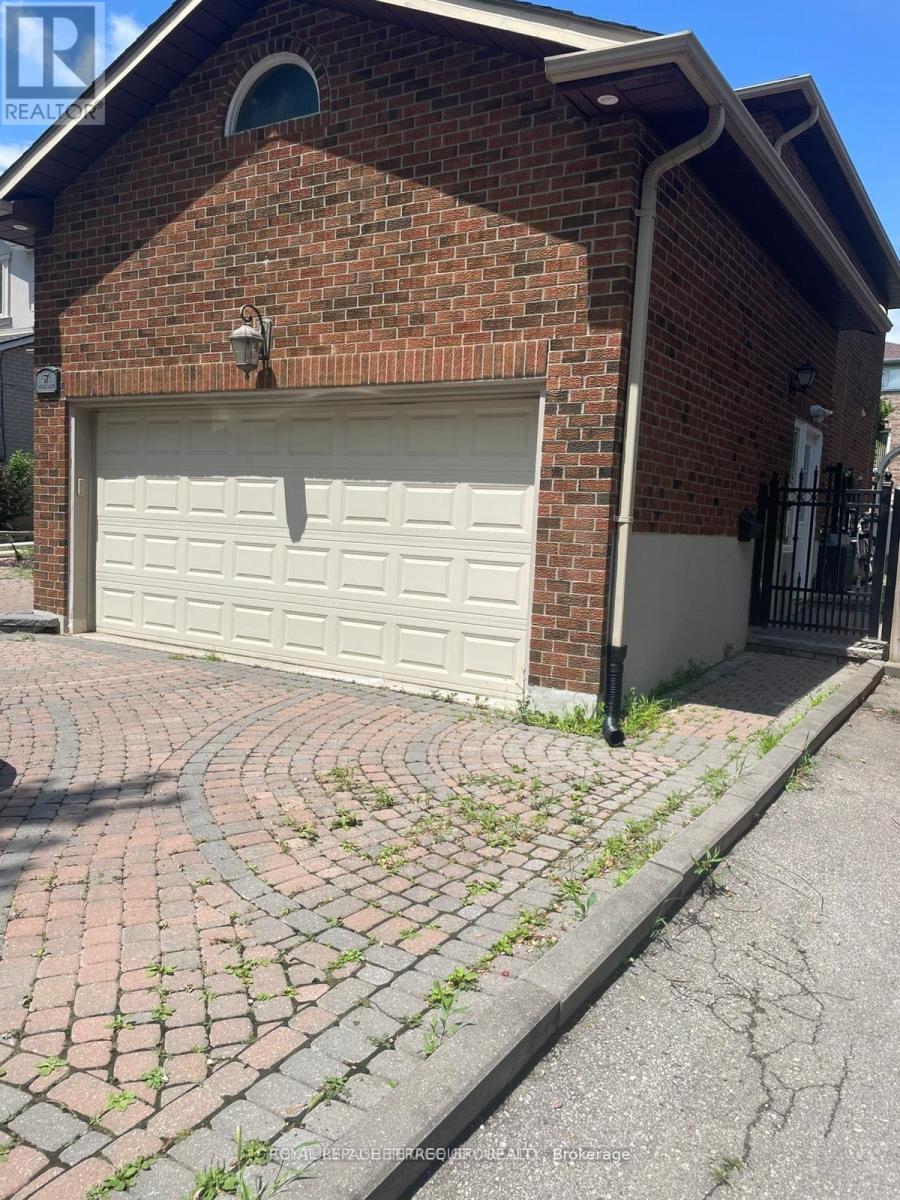 Additional image 2 of 37 Crystal Drive, Richmond Hill, ON, L4C7Y5