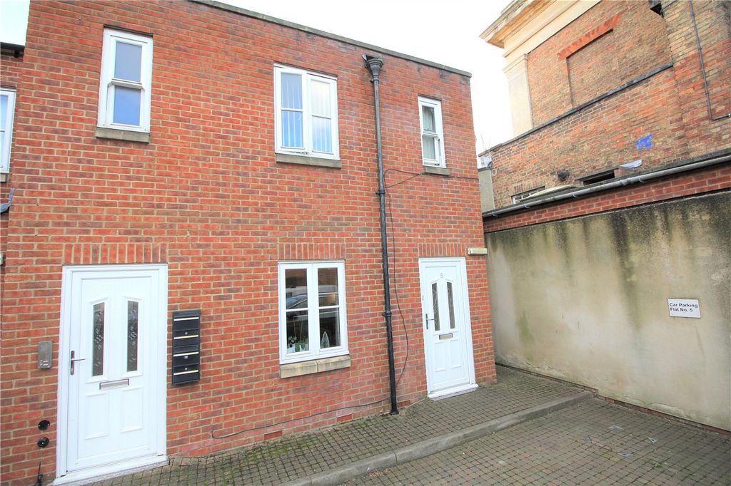 2 bed flat to rentHanover Street, Cheltenham, Gloucestershire GL50