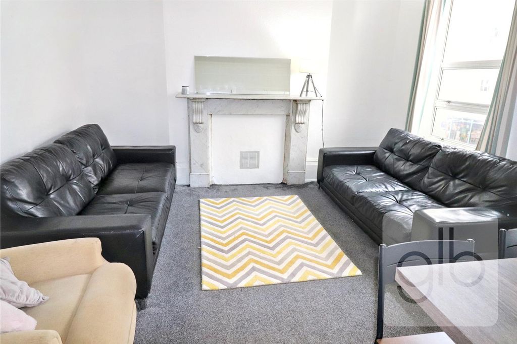 Additional image 3 of 6 bed property to rentWarwick Street, Leamington Spa CV32
