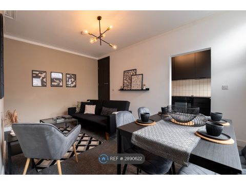 Woodside Place, Leeds LS4