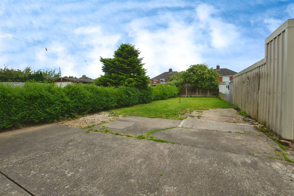 Additional image 16 of 3 bed semi-detached house to rentStockshill Road, Scunthorpe DN16