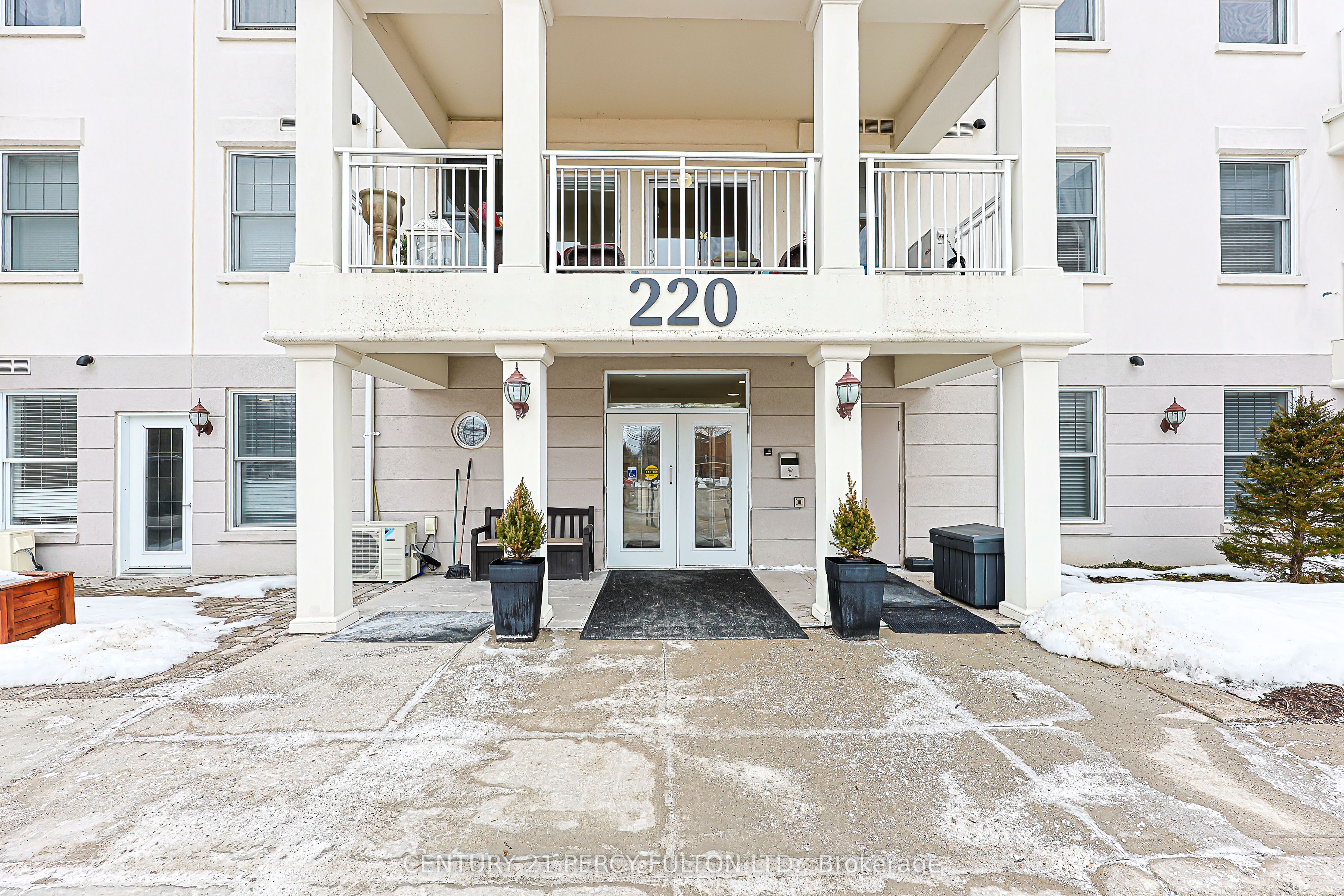 211-220 Main Street N, Uxbridge, ON, L9P 0B6