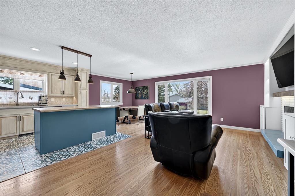 Additional image 6 of 8 Slocan Road SW, Calgary, AB, T2W 0S8