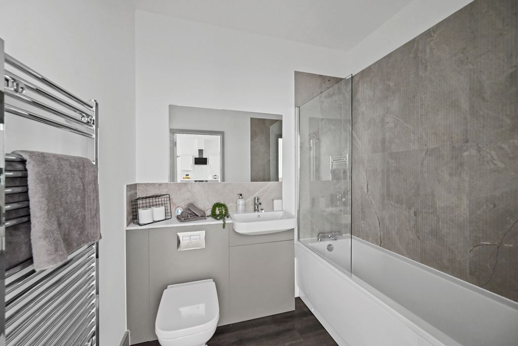 Additional image 18 of 2 bed penthouse to rent405 Guild House, Oundle Road, Peterborough PE2