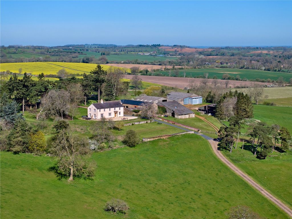 4 bed equestrian for saleWoodford Halse, Daventry, Northamptonshire NN11