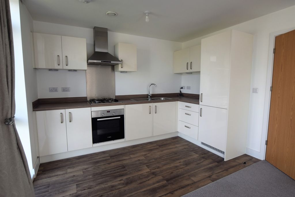 Additional image 3 of 2 bed flat to rentFirepool Crescent, Taunton, Somerset TA1