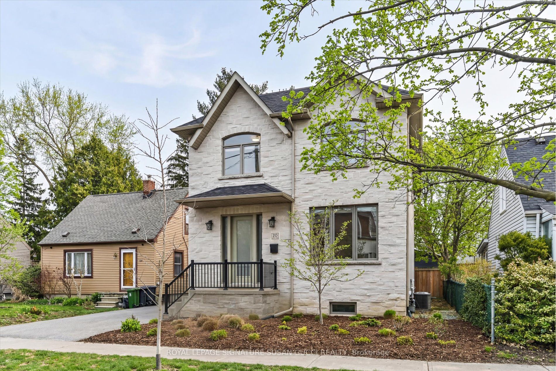 20 Warvet Crescent, Toronto, ON, M4B 1P3