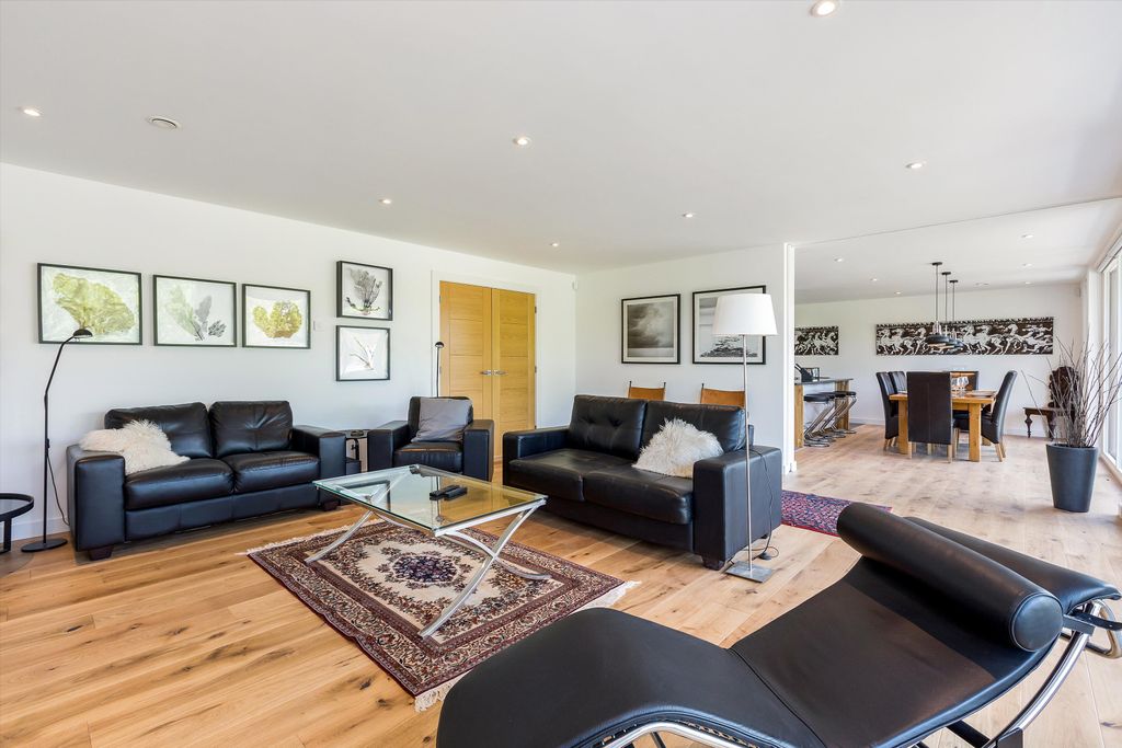 Additional image 8 of 4 bed detached house to rentHam Island, Old Windsor, Windsor, Berkshire SL4