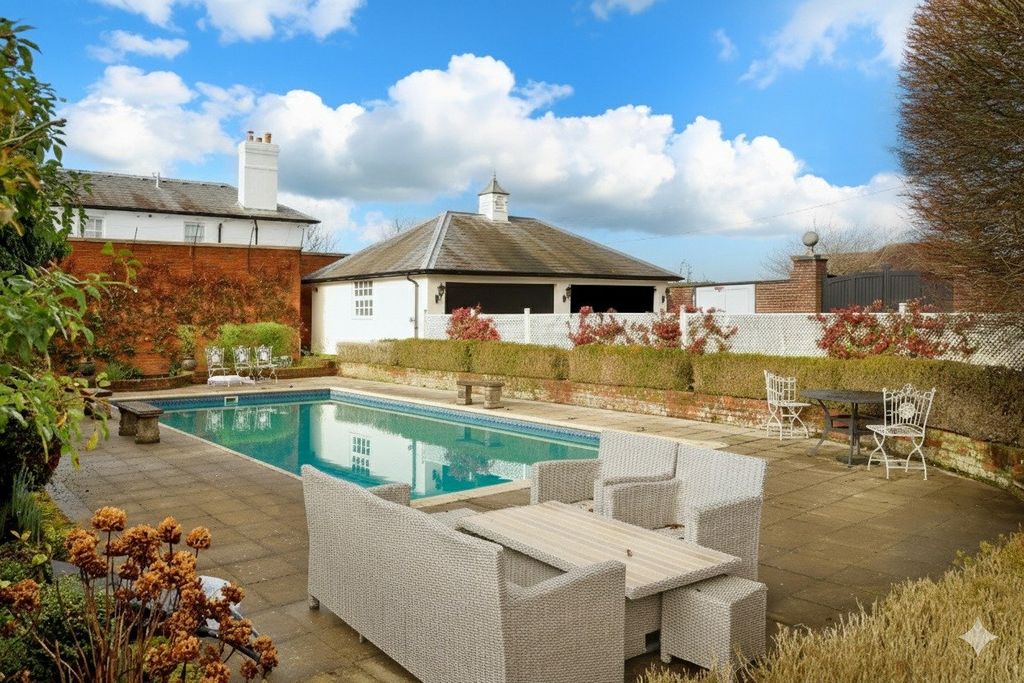 Additional image 24 of 6 bed detached house to rentChurch Road, Penn, High Wycombe HP10