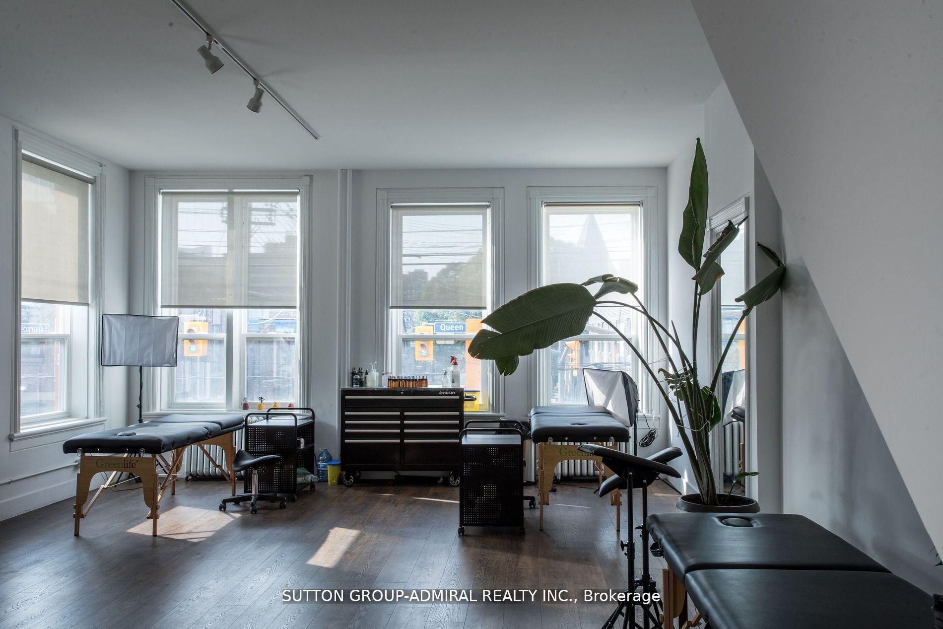 2nd Flr-652 Queen Street W, Toronto, ON, M6J 1E5
