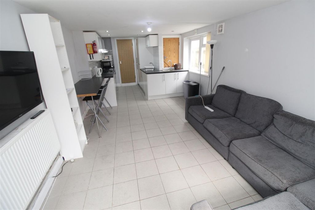 Additional image 3 of 7 bed property to rentHirwain Street, Cathays, Cardiff CF24