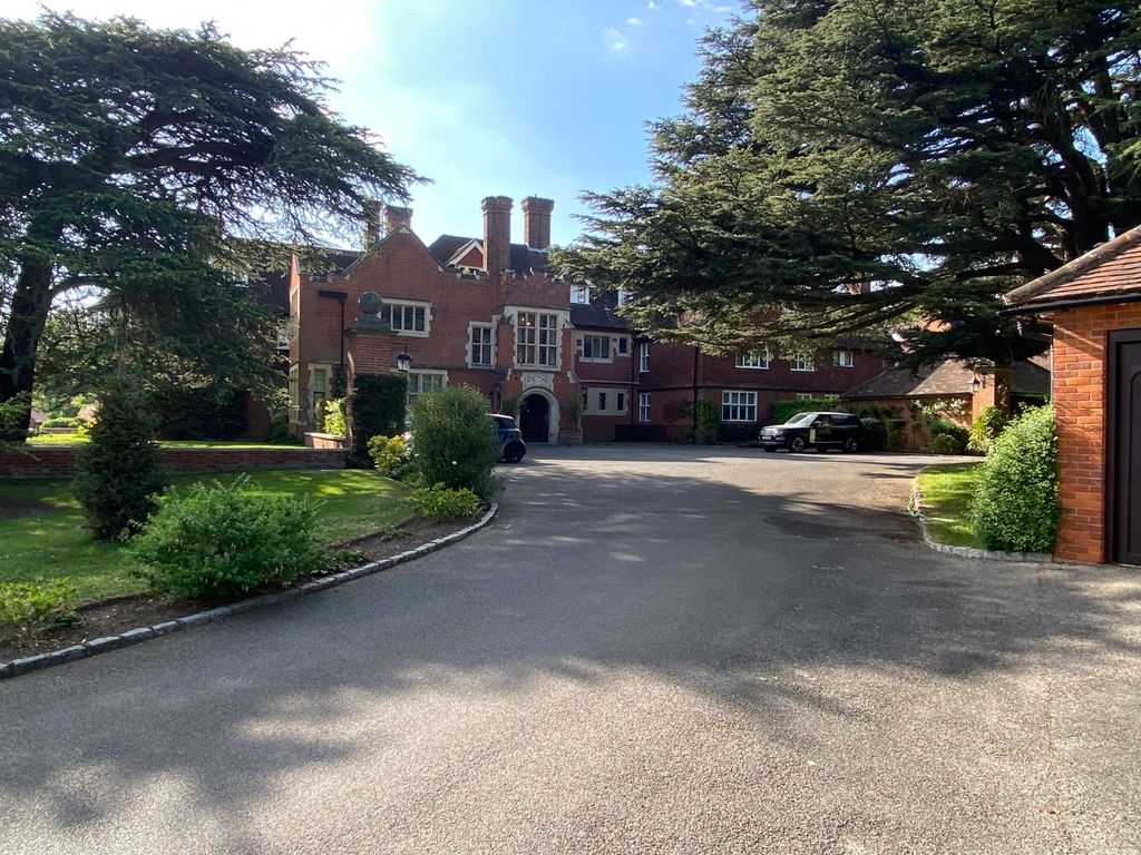 3 bed flat for saleFramewood Road, Stoke Poges, Slough, Buckinghamshire SL2
