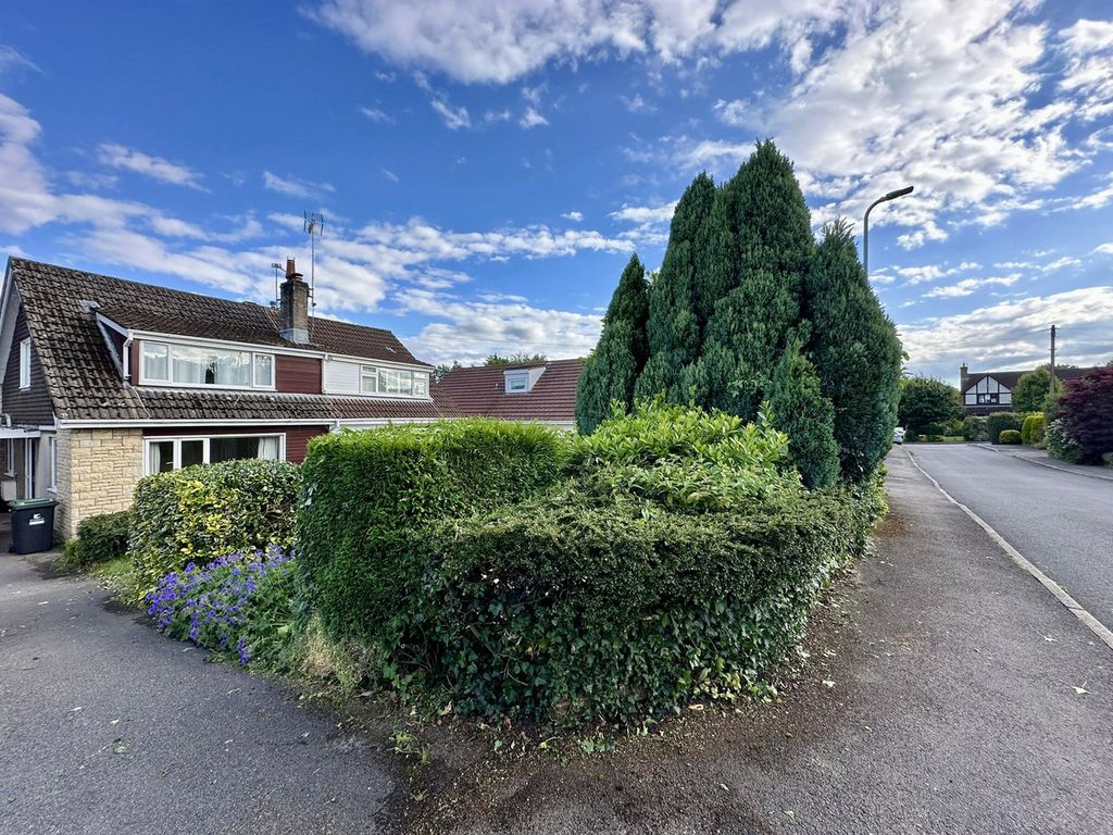 3 bed semi-detached house to rentFordwich Close, Chepstow, 6 NP16