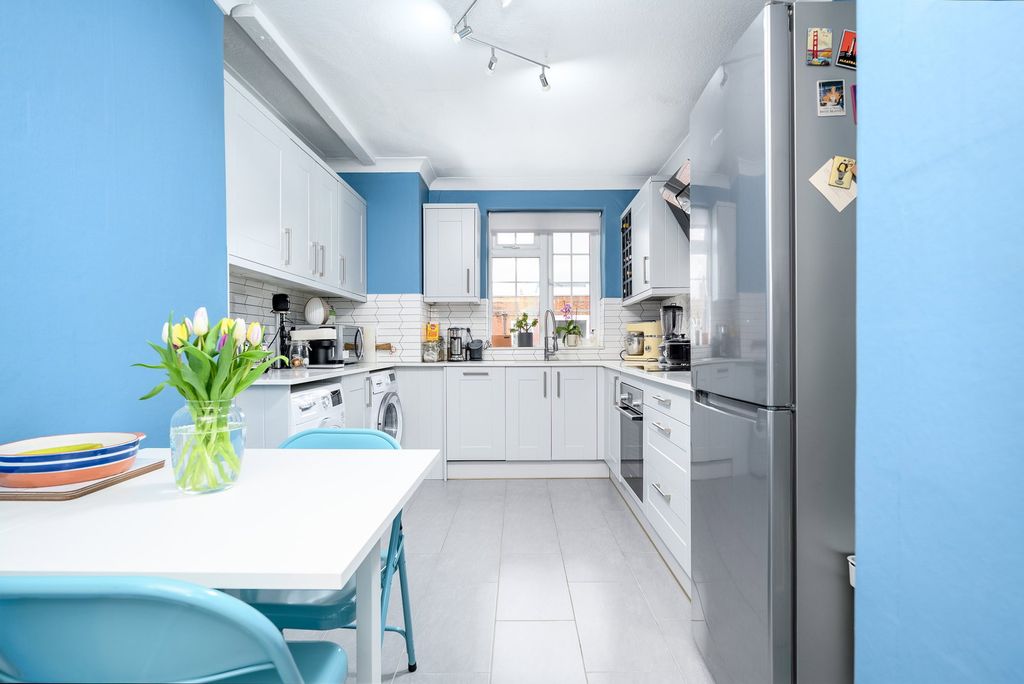 Additional image 4 of 2 bed flat for saleChurch Street, Walton-On-Thames KT12