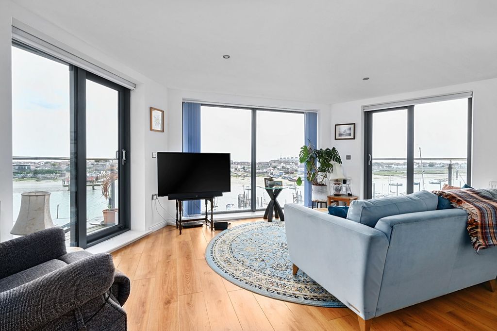 Additional image 4 of 3 bed flat to rentMariner Point, 83 Brighton Road, Shoreham BN43