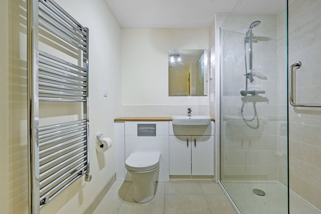 2 bed flat to rentBingley BD16 photo 2