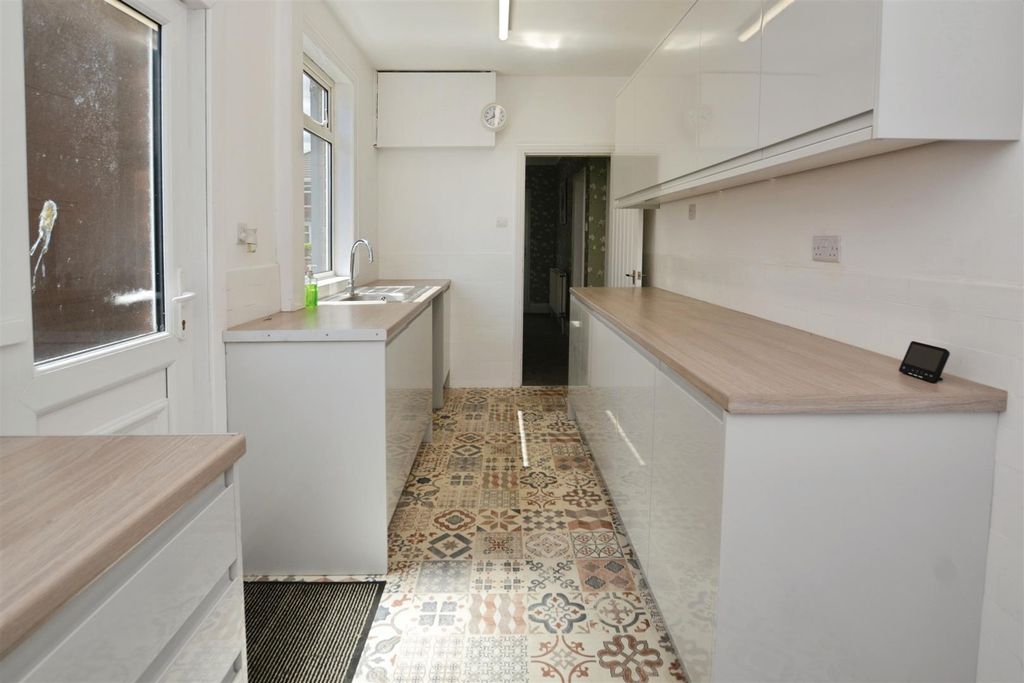 Additional image 3 of 3 bed semi-detached house to rentStockshill Road, Scunthorpe DN16