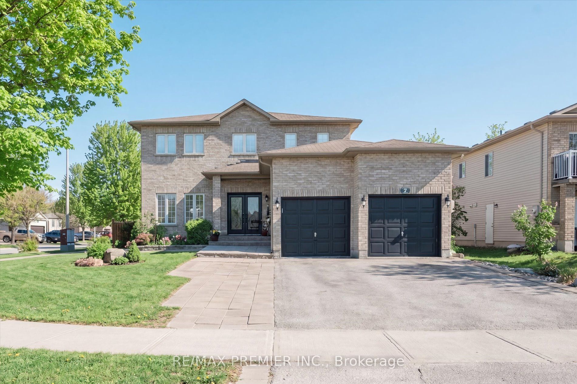 7 Stonemount Crescent, Essa, ON, L3W 0C4