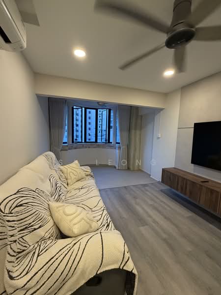 374 Tampines Street 34 photo 3