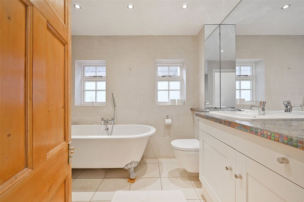 Additional image 13 of 4 bed terraced house to rentPark Street, Windsor, Berkshire SL4