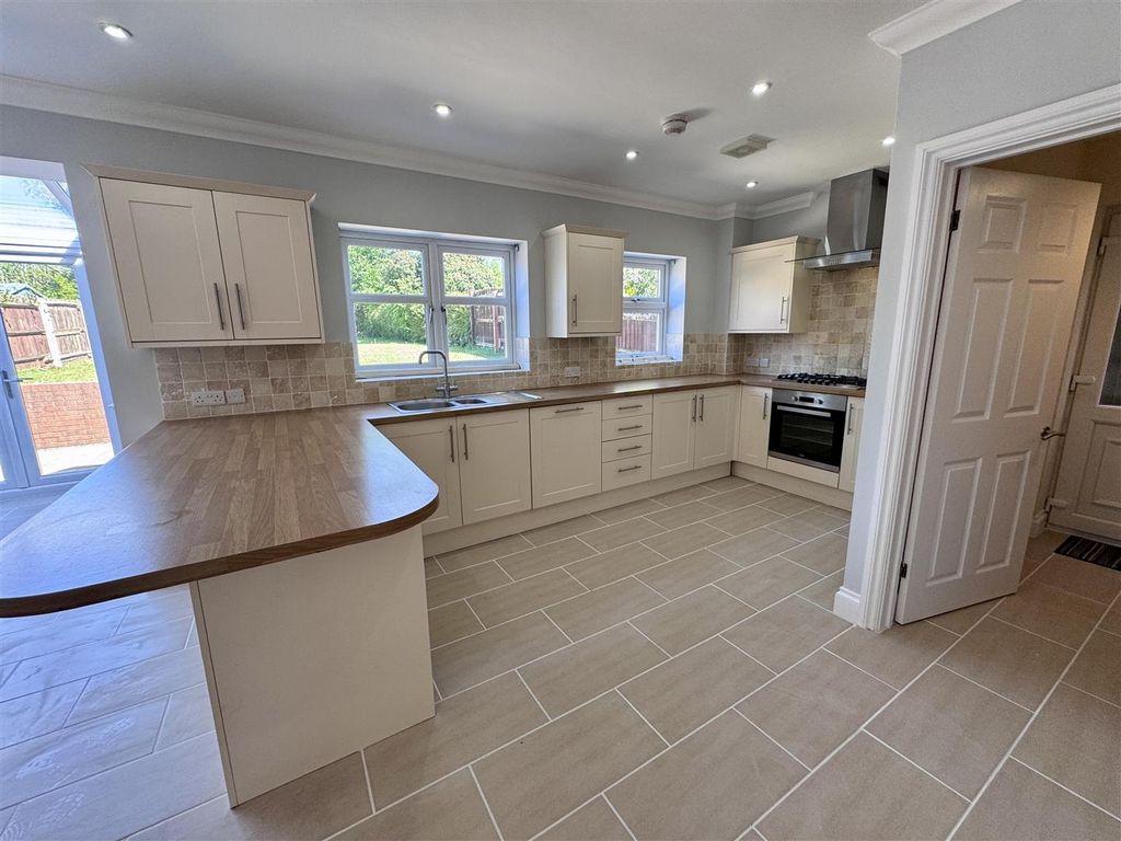 Additional image 7 of 6 bed detached house to rentWalnut Tree House, Caerwent, Caldicot NP26