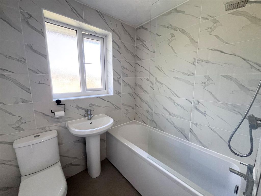 Additional image 8 of 2 bed property to rentBrackenwood Mews, Wilmslow, Cheshire SK9