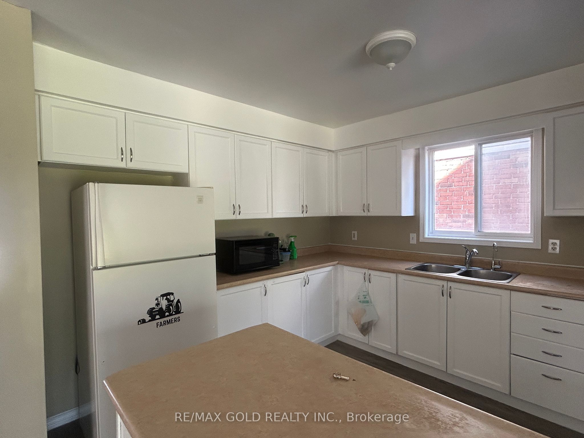 Upper Level-283 Newport Drive, Cambridge, ON, N3H 5T2 photo 5