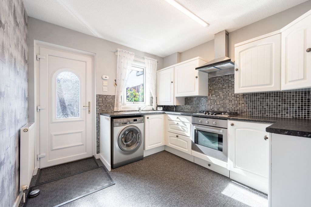 Additional image 4 of 2 bed detached bungalow to rentBroomhill Crescent, Alexandria, West Dunbartonshire G83