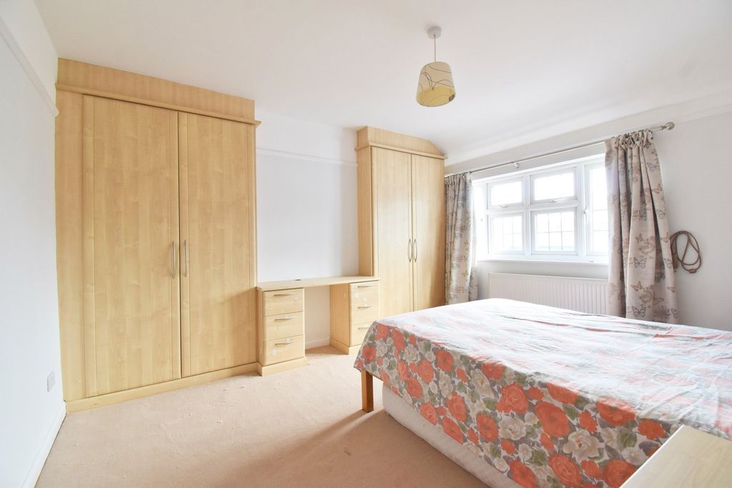 Additional image 10 of 4 bed semi-detached house to rentMolesey Road, Walton-On-Thames KT12