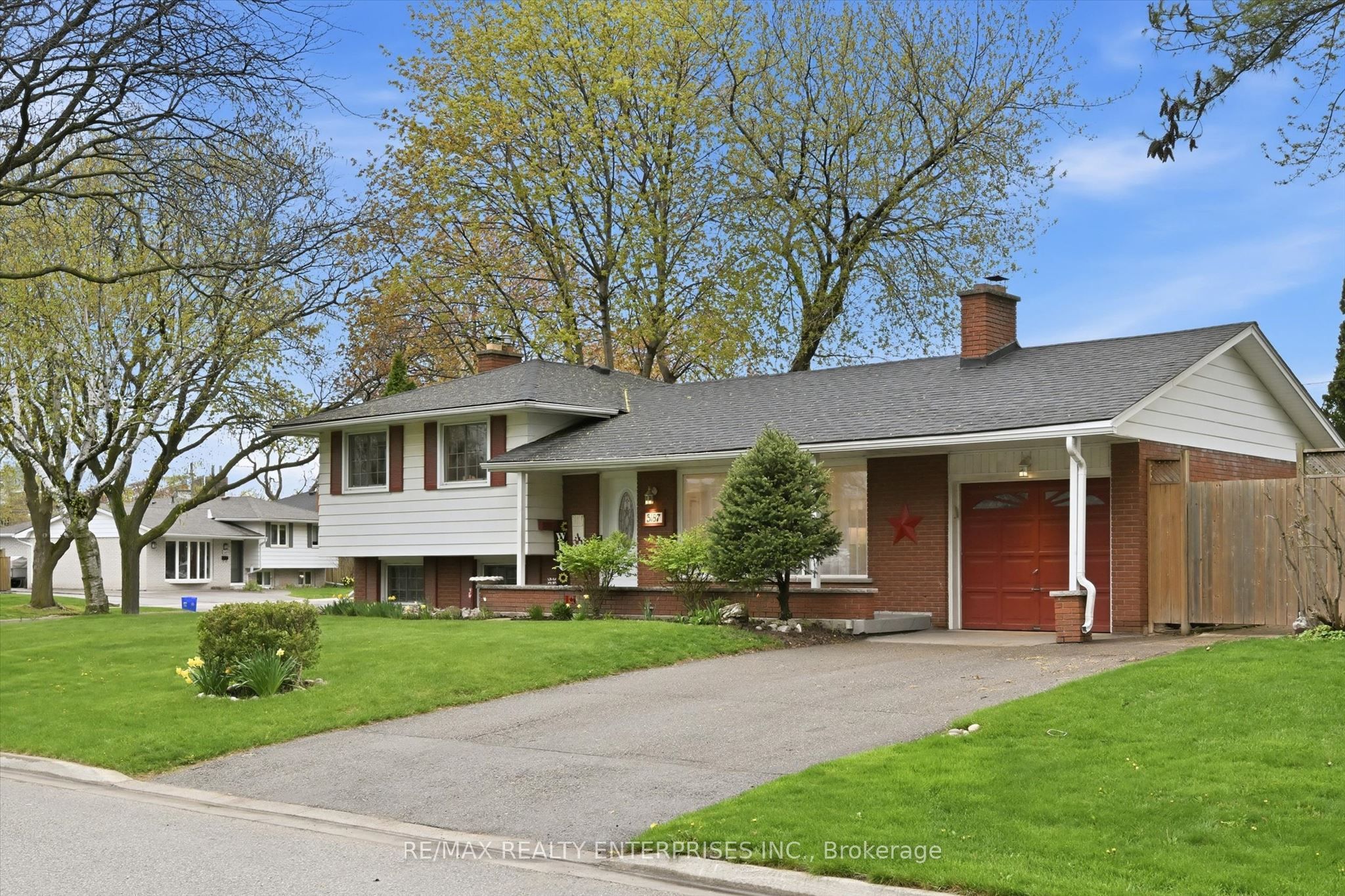 5187 Carousel Court, Burlington, ON, L7L 3W7