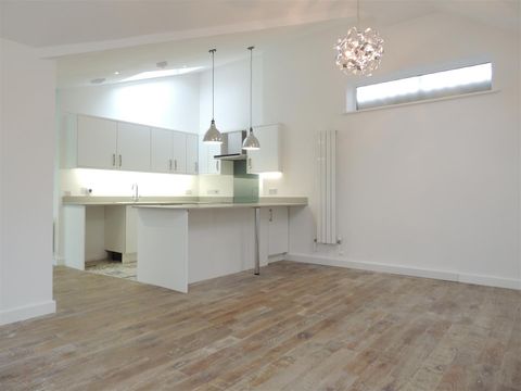 Bath Road, Longwell Green, Bristol BS30