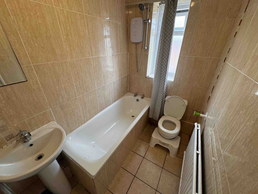 Additional image 7 of 4 bed semi-detached house to rentSt Annes Road, Headingley, Leeds LS6