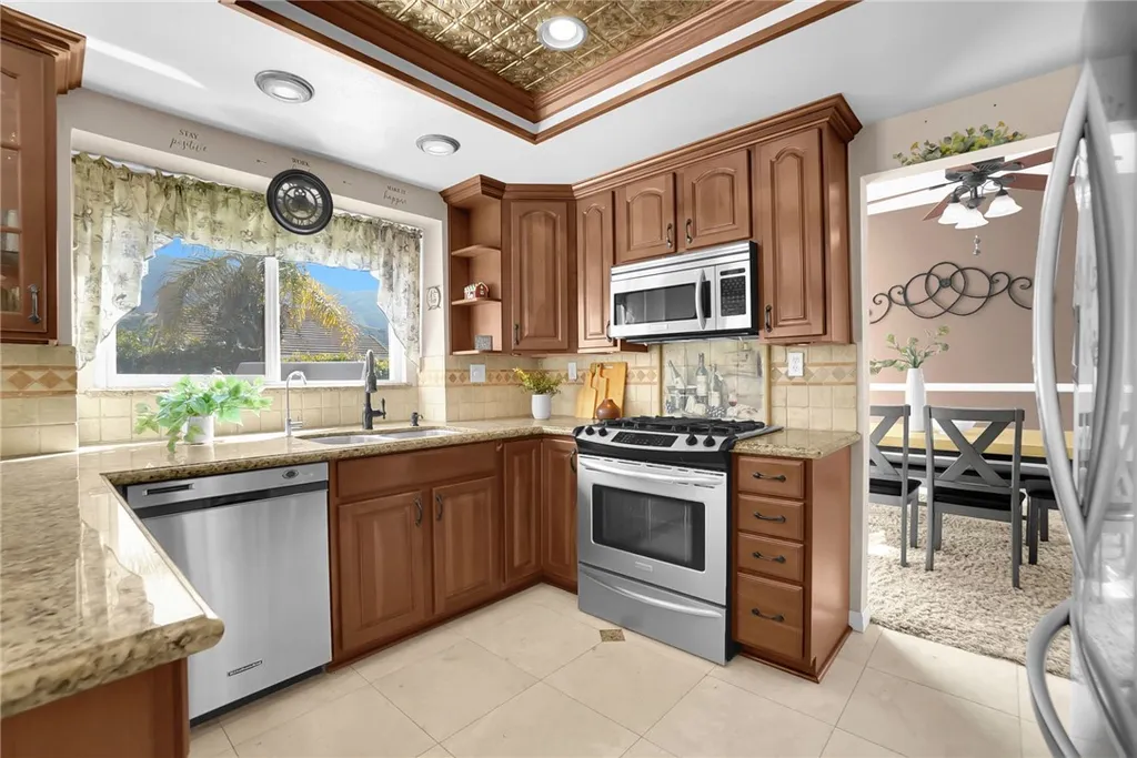 Additional image 18 of 3332 Fallenleaf Dr, Corona, CA 92882